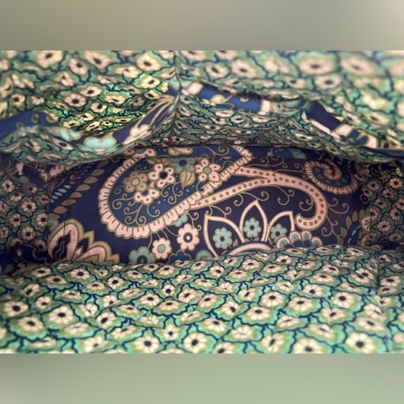 Vera Bradley medium sized crossbody - Picture 4 of 5